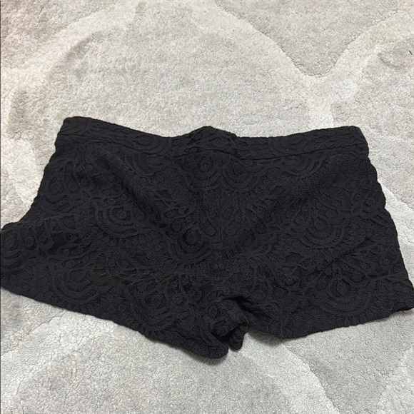 Express Lace Black Shorts with Sleek Fit - Picture 3 of 4